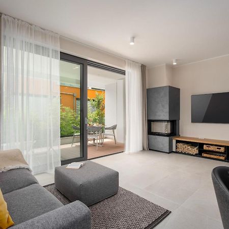 The Q Bliss - Your New 4-Star Hideaway With A Garage 罗维尼 外观 照片