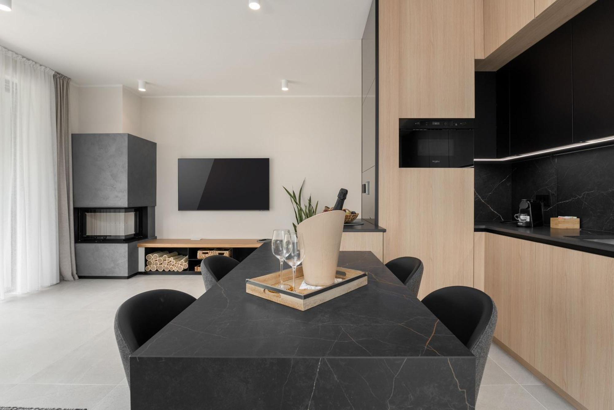 The Q Bliss - Your New 4-Star Hideaway With A Garage 罗维尼 外观 照片