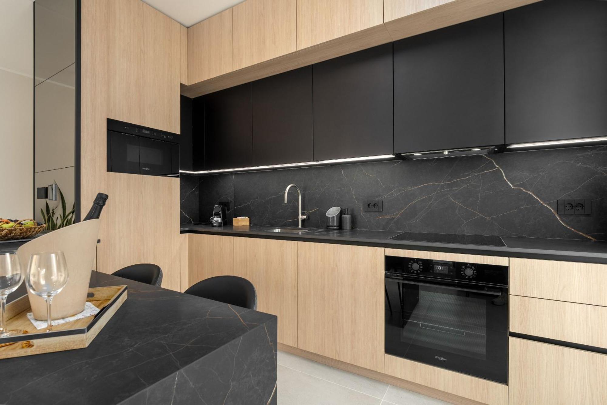The Q Bliss - Your New 4-Star Hideaway With A Garage 罗维尼 外观 照片
