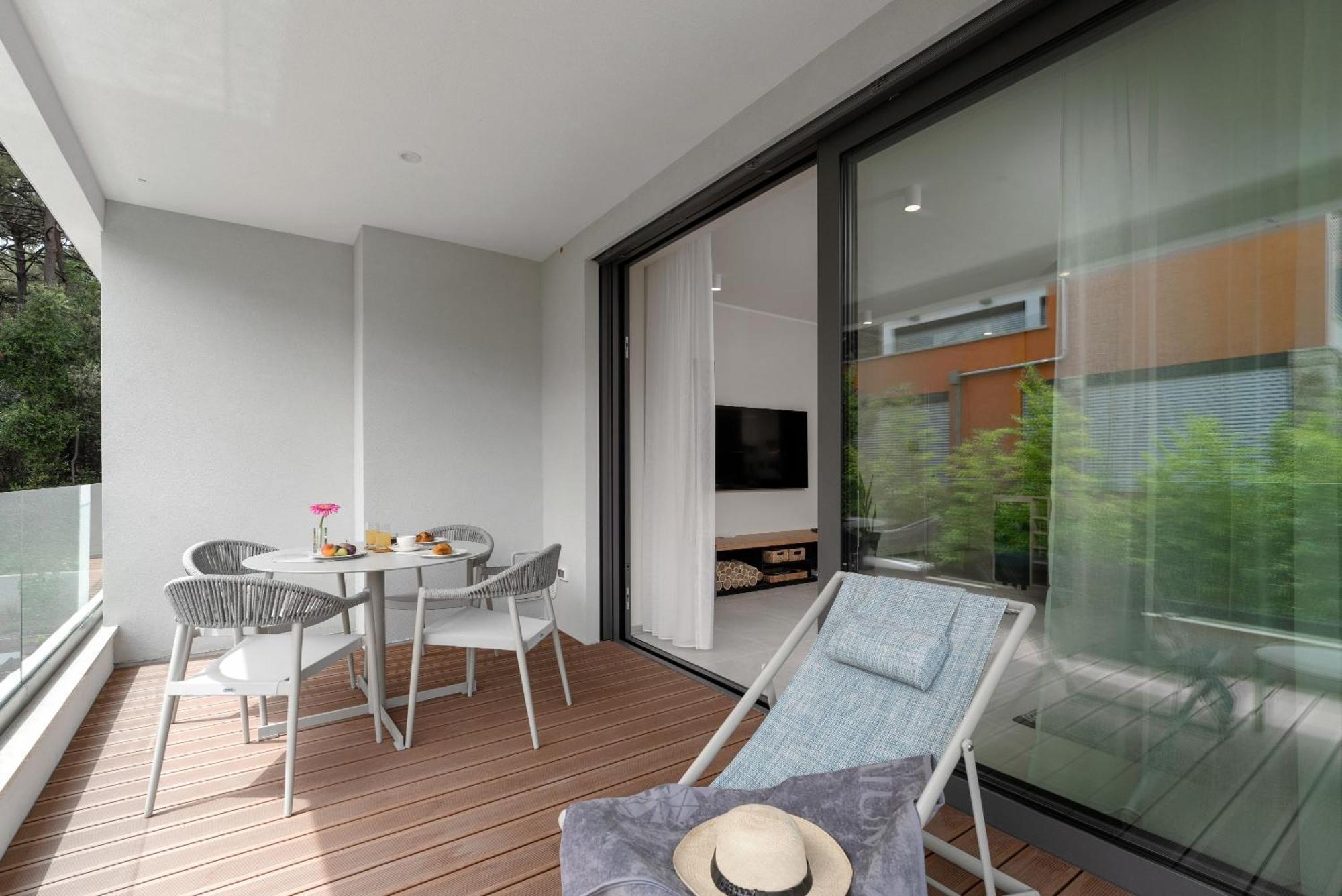 The Q Bliss - Your New 4-Star Hideaway With A Garage 罗维尼 外观 照片