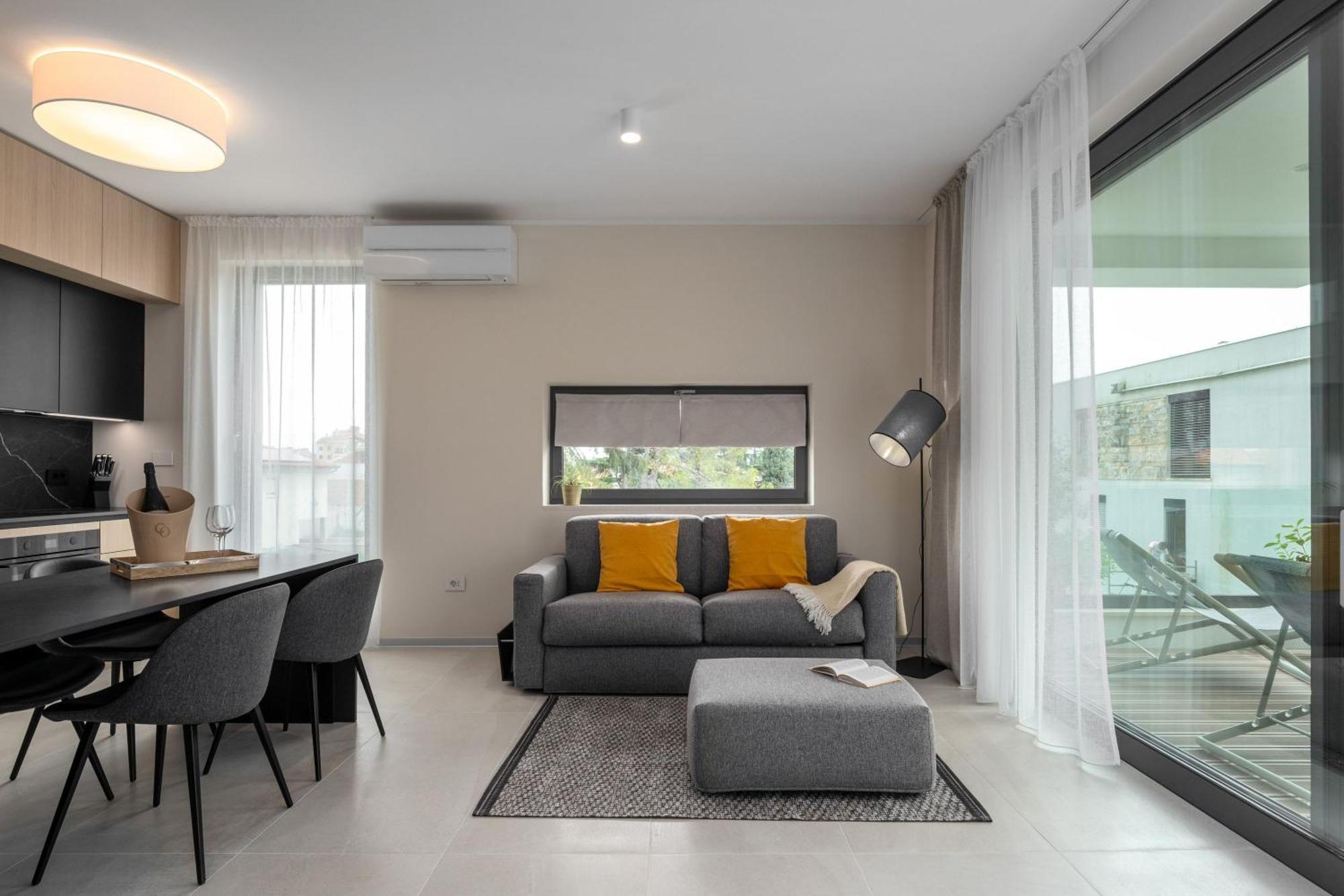 The Q Bliss - Your New 4-Star Hideaway With A Garage 罗维尼 外观 照片