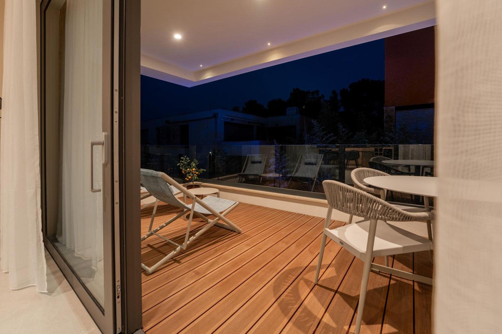 The Q Bliss - Your New 4-Star Hideaway With A Garage 罗维尼 外观 照片
