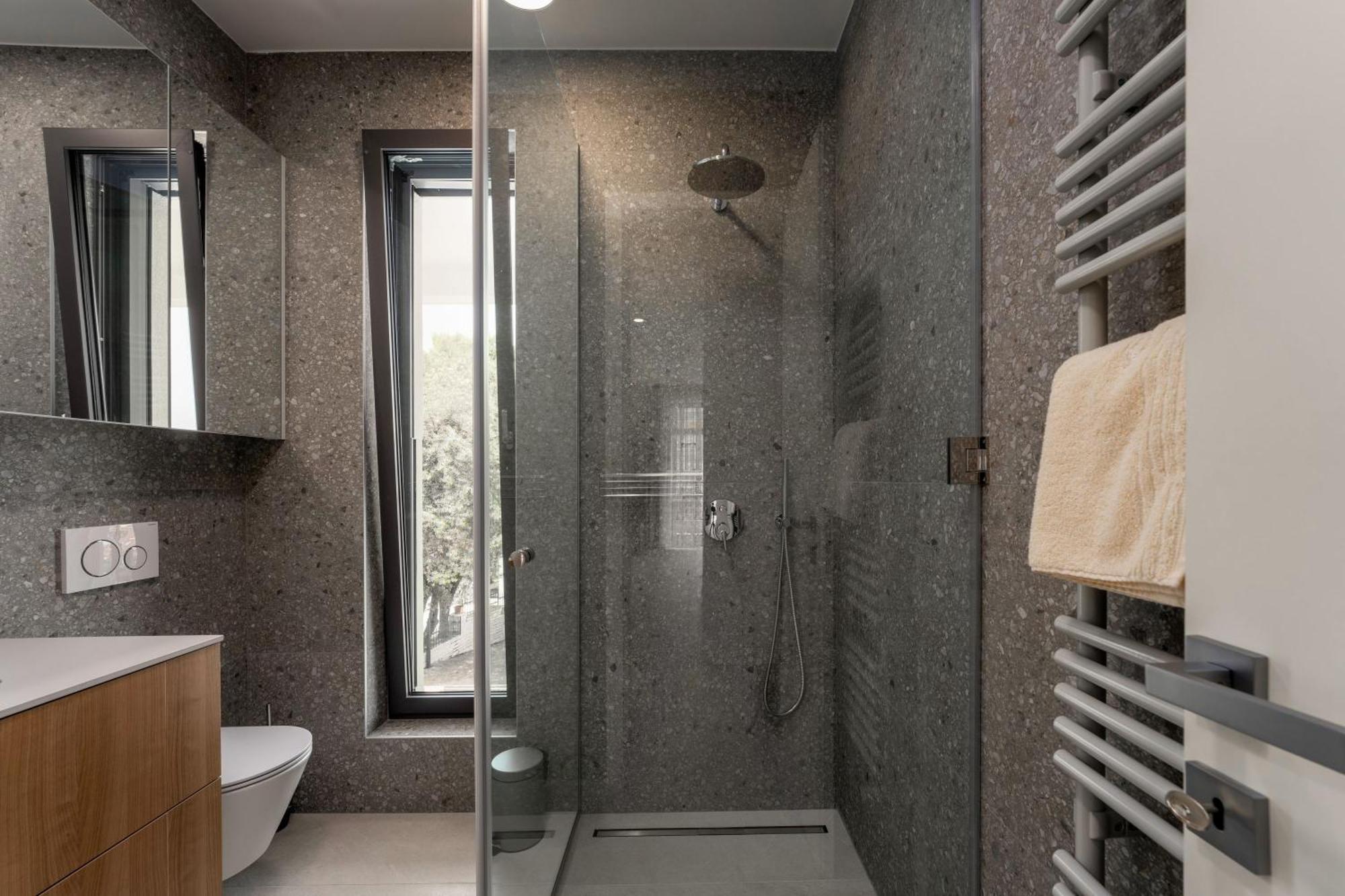 The Q Bliss - Your New 4-Star Hideaway With A Garage 罗维尼 外观 照片